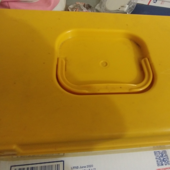 Vintage Harvest Yellow Thread Case/Spools - Picture 5 of 16